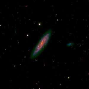 Fałszywe kolory spiralnej galaktyki NGC 2770.